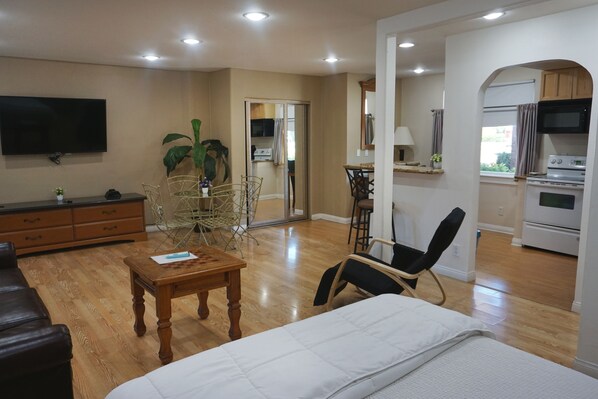 أغطية فراش متميزة وألحفة محشوة بالريش وأسرّة بطبقة علوية مريحة