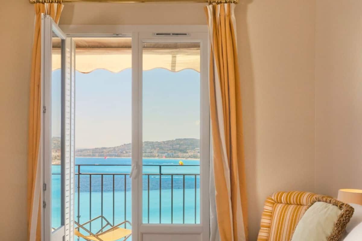 Suite sea view | Premium bedding, minibar, in-room safe, individually decorated
