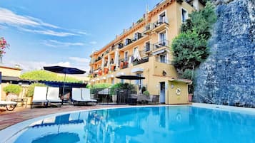 Piscina externa sazonal