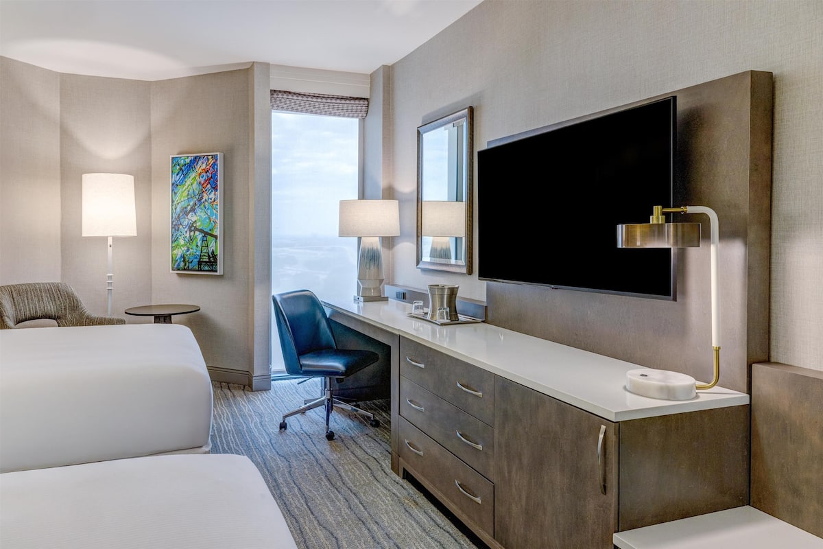 Seprai premium, selimut bulu angsa, bantalan ekstra lembut, dan brankas