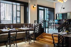 Breakfast, lunch and dinner served - Renaissance Philadelphia Downtown Hotel (Philadelphia)