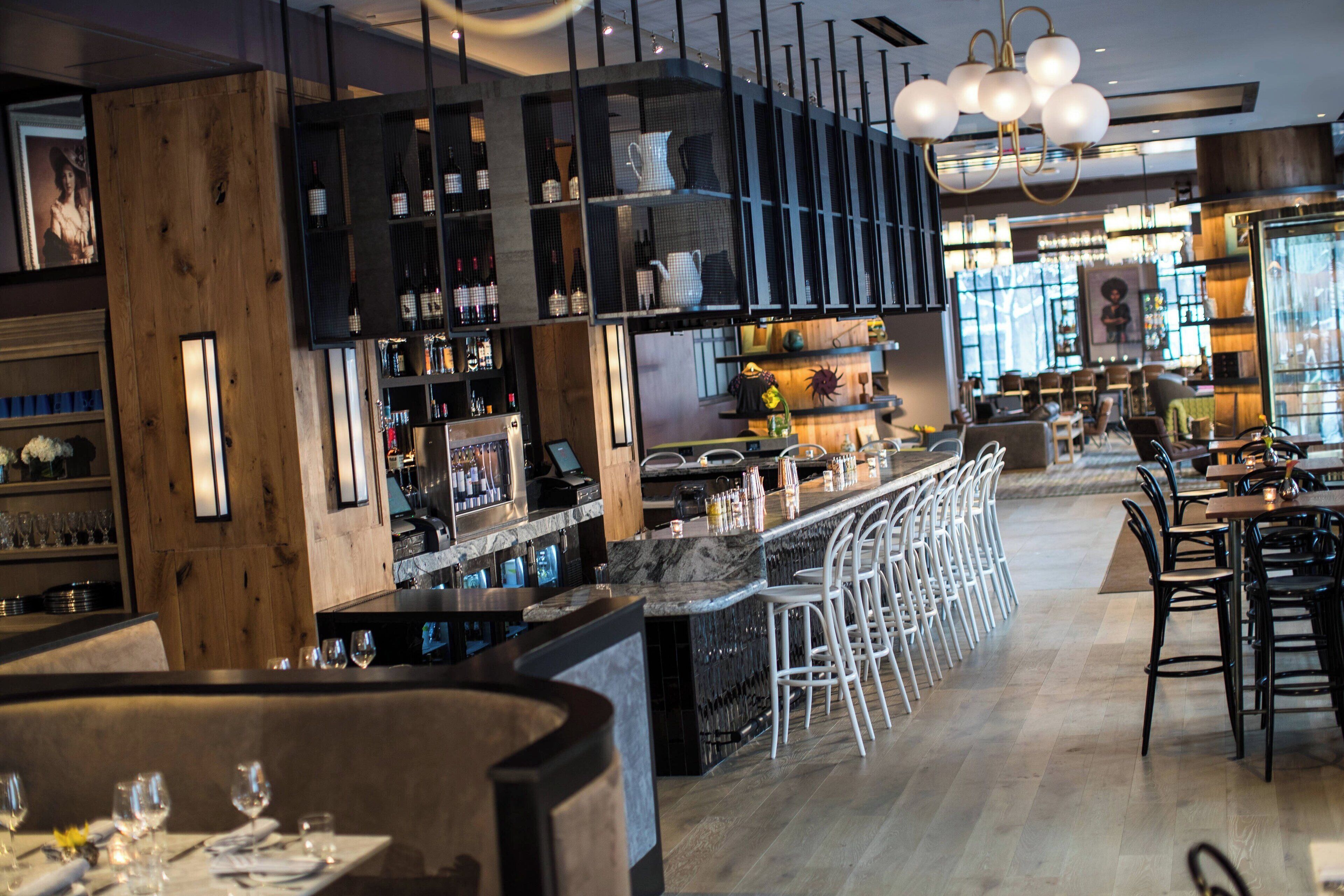 serves dinner and happy hour