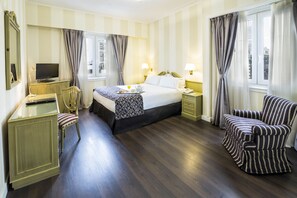 Literie de qualité supérieure, coffres-forts dans les chambres, bureau