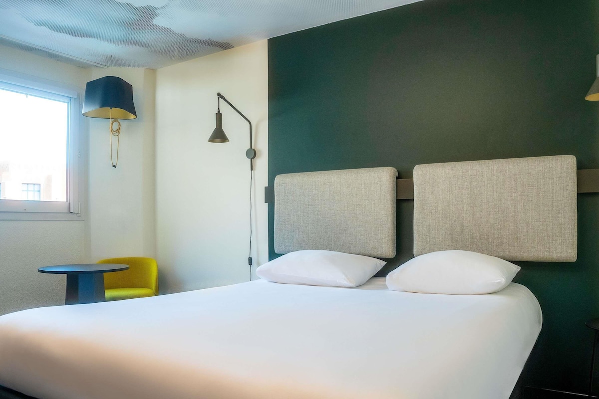 1 habitación, ropa de cama de alta calidad y escritorio 