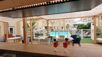 Poolbar