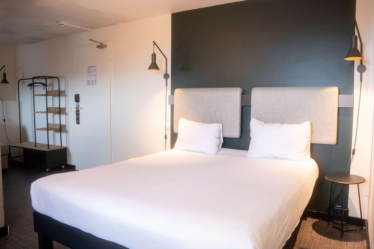 Standard Double Room, 1 Double Bed | Premium bedding, desk, laptop workspace, blackout drapes