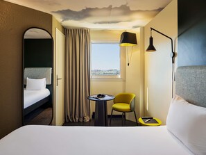 1 dormitorio, ropa de cama de alta calidad, escritorio