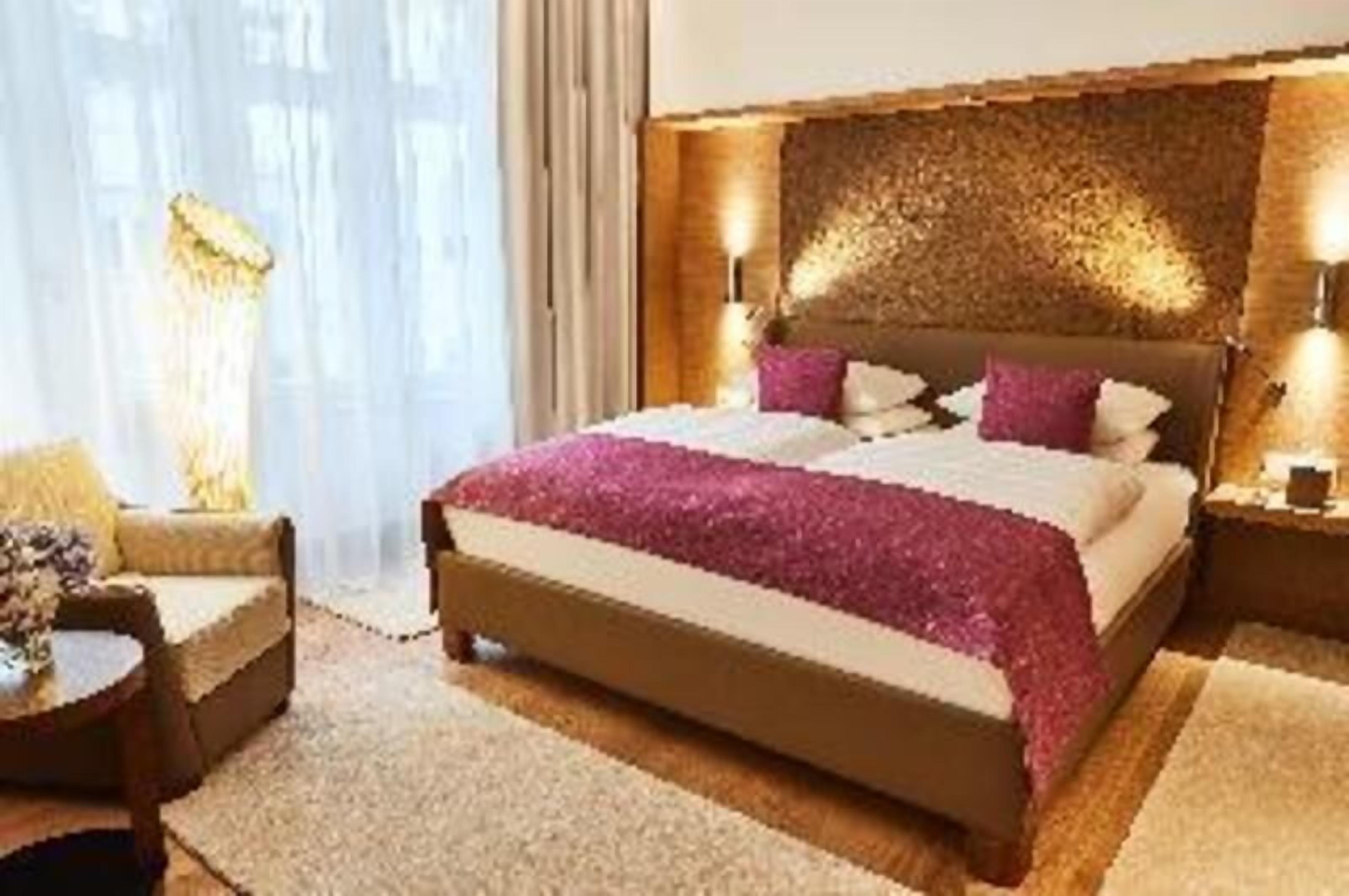 Premium bedding, down comforters, pillowtop beds, minibar