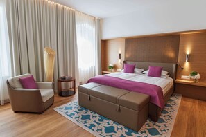 Hochwertige Bettwaren, Daunenbettdecken, Pillowtop-Betten, Minibar