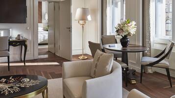Signature-Suite, 2 Schlafzimmer | Hochwertige Bettwaren, Daunenbettdecken, Pillowtop-Betten, Minibar