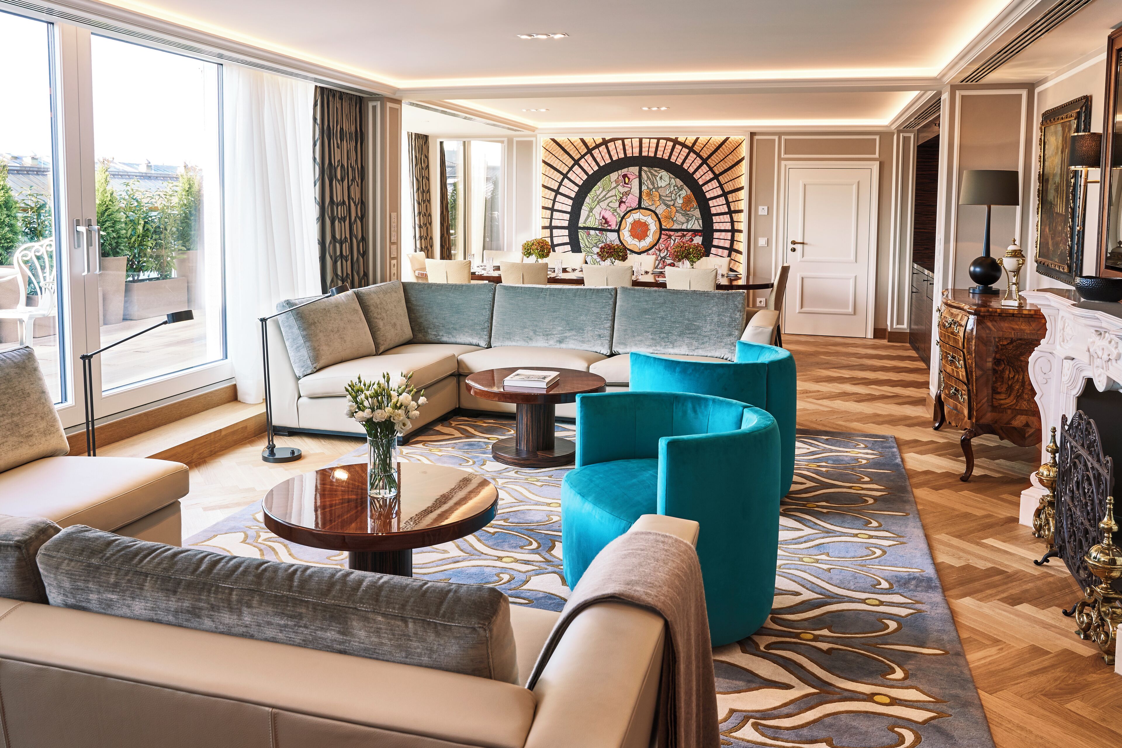 ห้องเพรสซิเดนเชียลสวีท (Maximilian) | เครื่องนอนระดับพรีเมียม, ผ้านวมขนเป็ด, เตียงพร้อมฟูกเสริมที่นอน