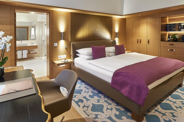 Habitación Deluxe, 1 cama de matrimonio grande (Grand) | Ropa de cama de alta calidad y edredones de plumas