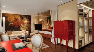 Una sala de estar moderna con un aparador rojo, un cuadro grande y un televisor.
