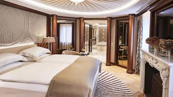 Presidential-Suite (Maximilian) | Hochwertige Bettwaren, Daunenbettdecken, Pillowtop-Betten, Minibar