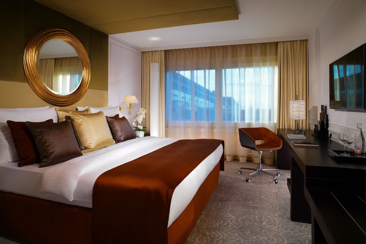 Hochwertige Bettwaren, Daunenbettdecken, Pillowtop-Betten, Minibar