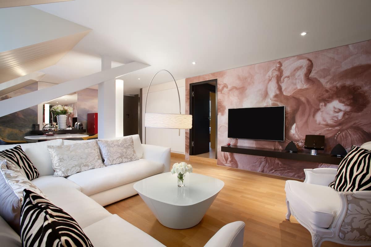 Living area | Flat-screen TV, pay movies