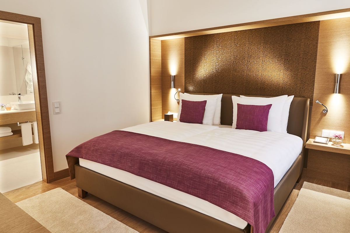 Premium bedding, down comforters, pillowtop beds, minibar