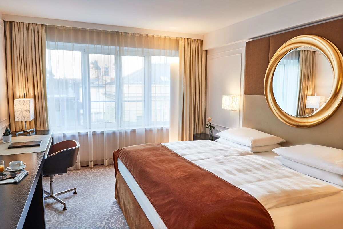 Hochwertige Bettwaren, Daunenbettdecken, Pillowtop-Betten, Minibar