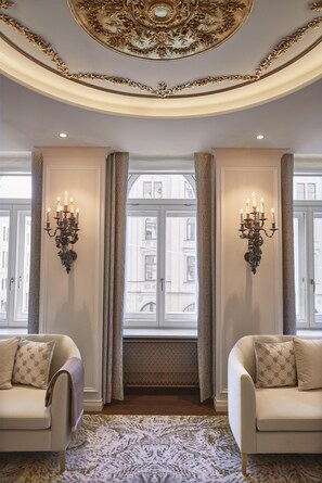 Presidential Suite, 2 Bedrooms (Ludwig) | Premium bedding, down duvets, pillow-top beds, minibar - Hotel Vier Jahreszeiten Kempinski München (Munich)
