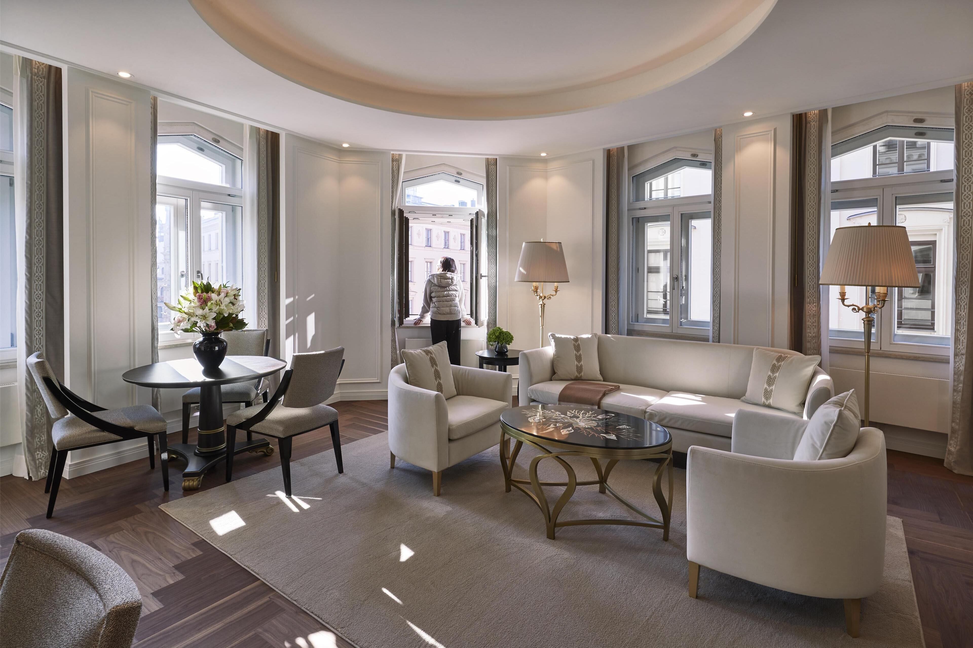 signature suite, 2 bedrooms | premium bedding, down duvets, pillow-top beds, minibar