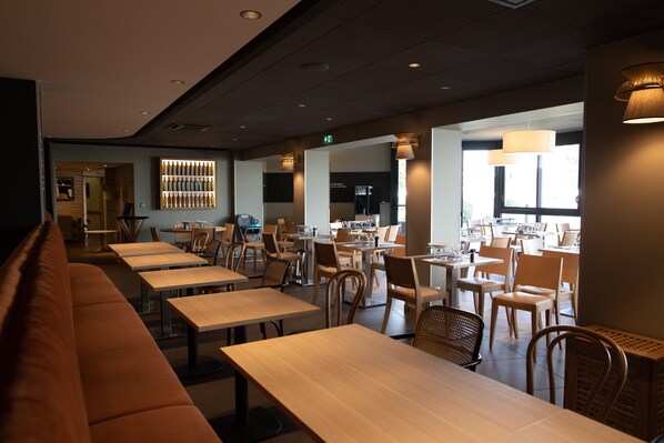 Daily continental breakfast (EUR 12 per person)