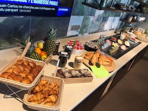 Lunch and dinner served, French cuisine