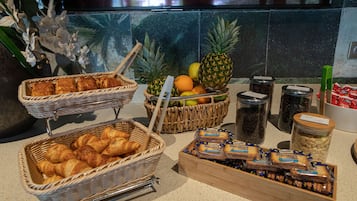 Daily continental breakfast (EUR 12 per person)