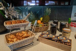 Daily continental breakfast (EUR 12 per person)