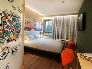 Habitación estándar, 1 cama matrimonial | Escritorio, cortinas blackout y insonorización 