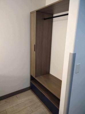 Suite, 1 King Bed, Non Smoking | Bathroom
