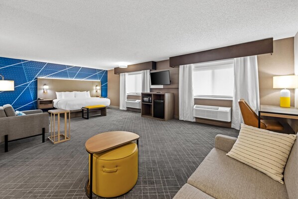 Suite, 1 kingsize bed, niet-roken | 1 slaapkamer, een bureau, een laptopwerkplek, verduisterende gordijnen