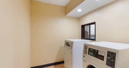 Red Roof Inn & Suites Columbus - West Broad