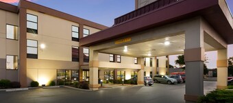 Red Roof Inn & Suites Columbus - West Broad