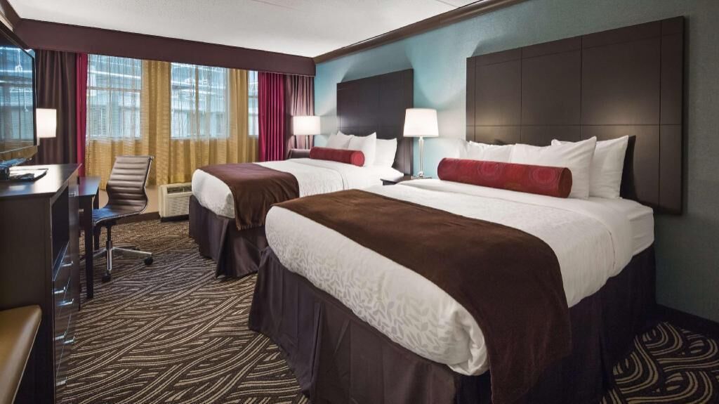 Premium bedding, in-room safe, desk, iron/ironing board