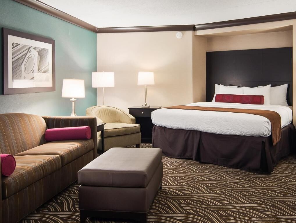 Premium bedding, in-room safe, desk, iron/ironing board