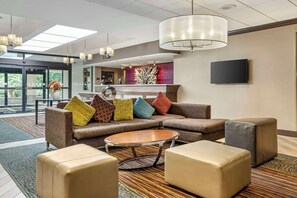 Lobby - Best Western Plus Kingston Hotel And Conference Center (Kingston)