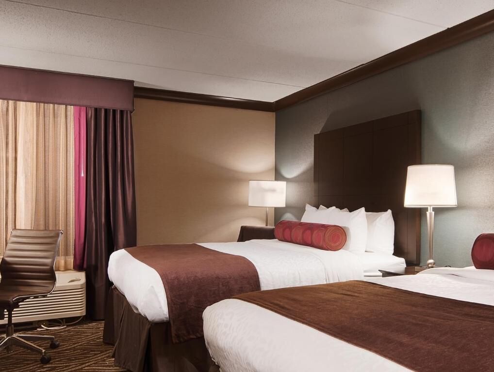 Premium bedding, in-room safe, desk, iron/ironing board