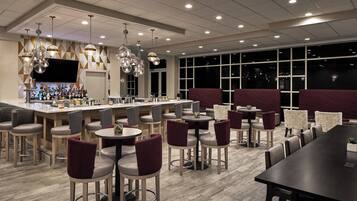 Se sirven desayunos, almuerzos, cenas y cocina americana