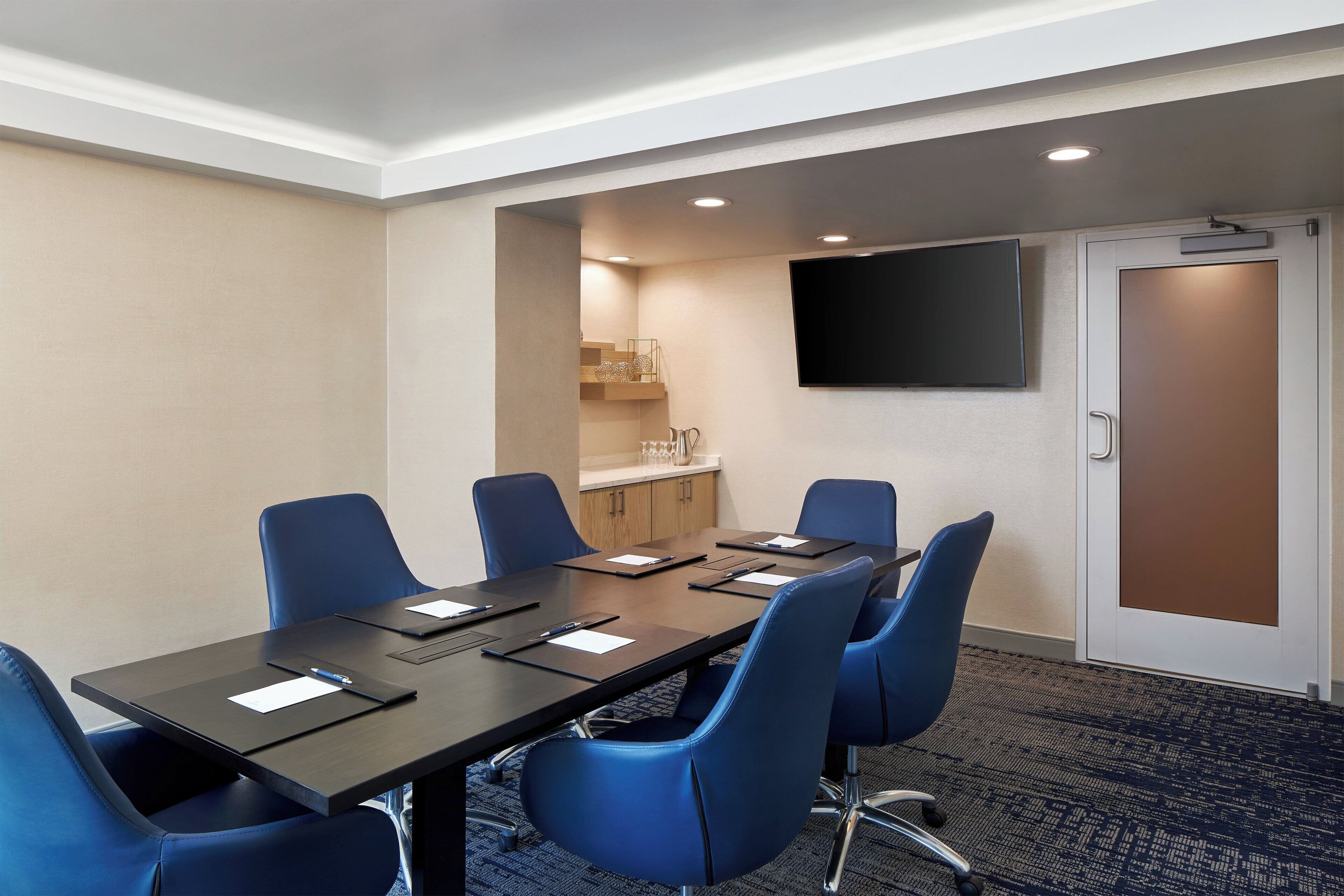 breakfast, lunch, dinner served; american cuisine