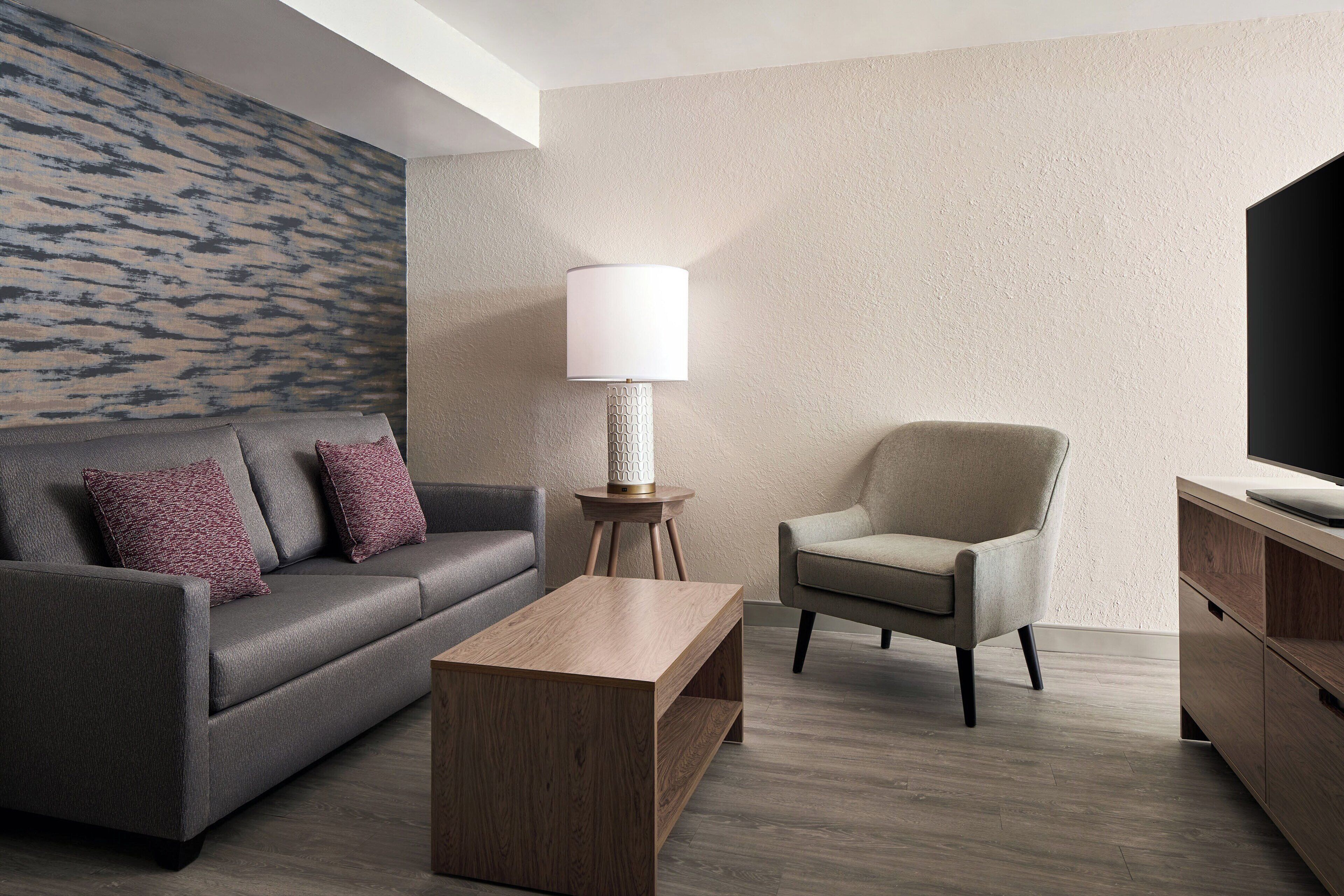 40-inch flat-screen tv with cable channels, smart tv