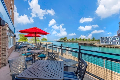 The Harborview on Lake Michigan, Ascend Hotel Collection