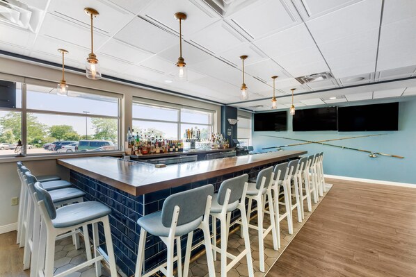Lounge - The Harborview on Lake Michigan, Ascend Hotel Collection (Port Washington)
