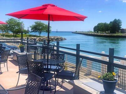 The Harborview on Lake Michigan, Ascend Hotel Collection