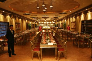Dinner served, Pakistani cuisine