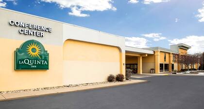 La Quinta Inn by Wyndham Davenport & Conference Center