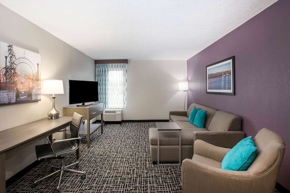 Desk, blackout drapes, iron/ironing board, free WiFi