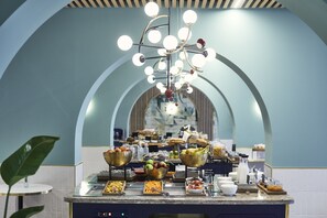 供應早餐、午餐和晚餐,當地和國際料理,游泳池景觀