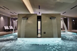 Salle de soins pour les couples, sauna, spa, bain de vapeur