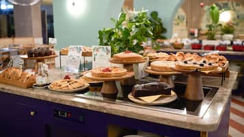 Free daily buffet breakfast