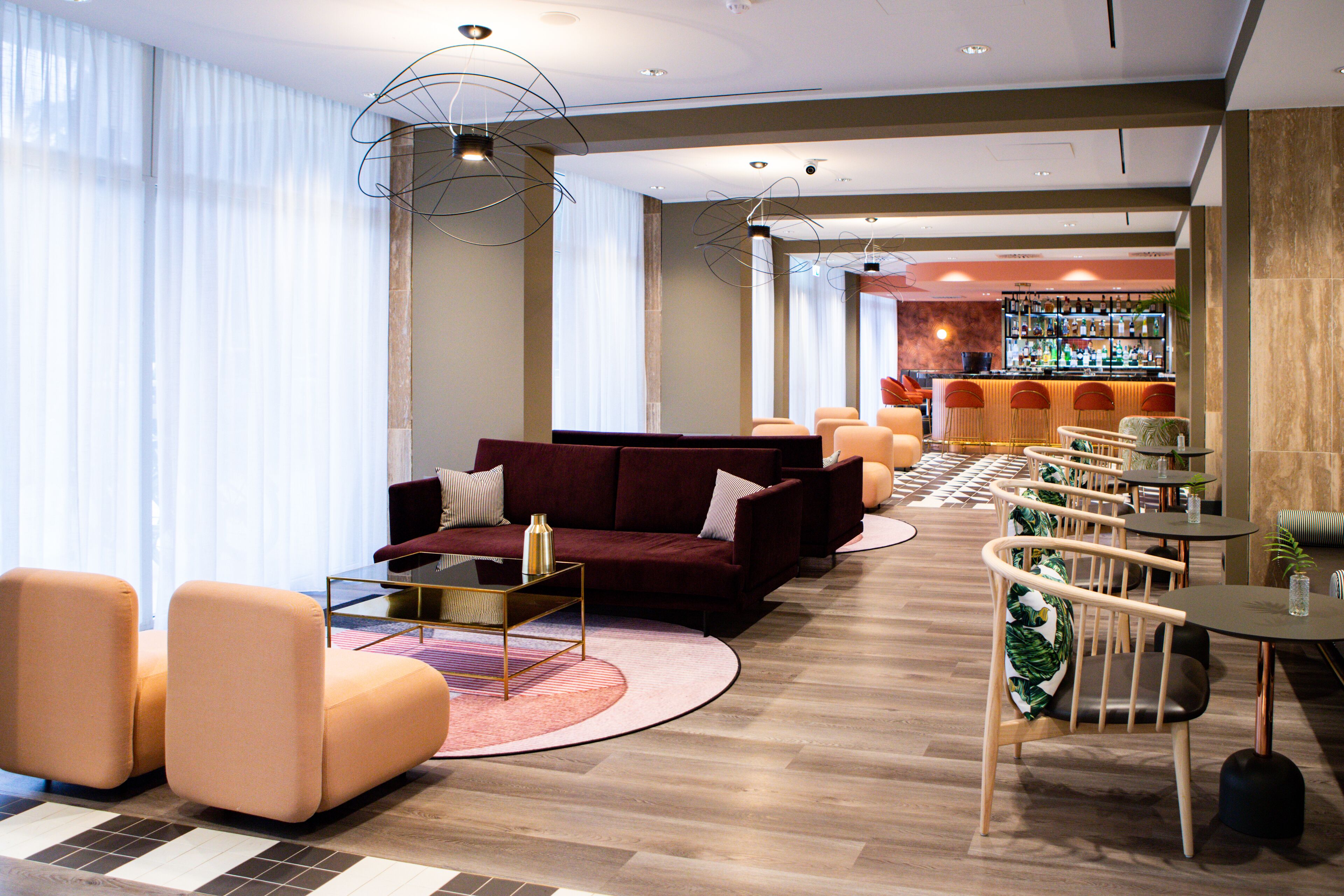 2 bars/lounges, lobby lounge, rooftop bar